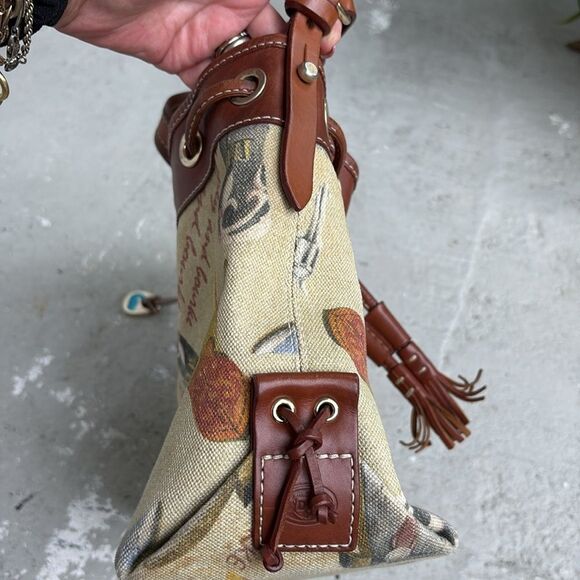 Vintage Dooney and Burke drawstring bag - Picture 8 of 9